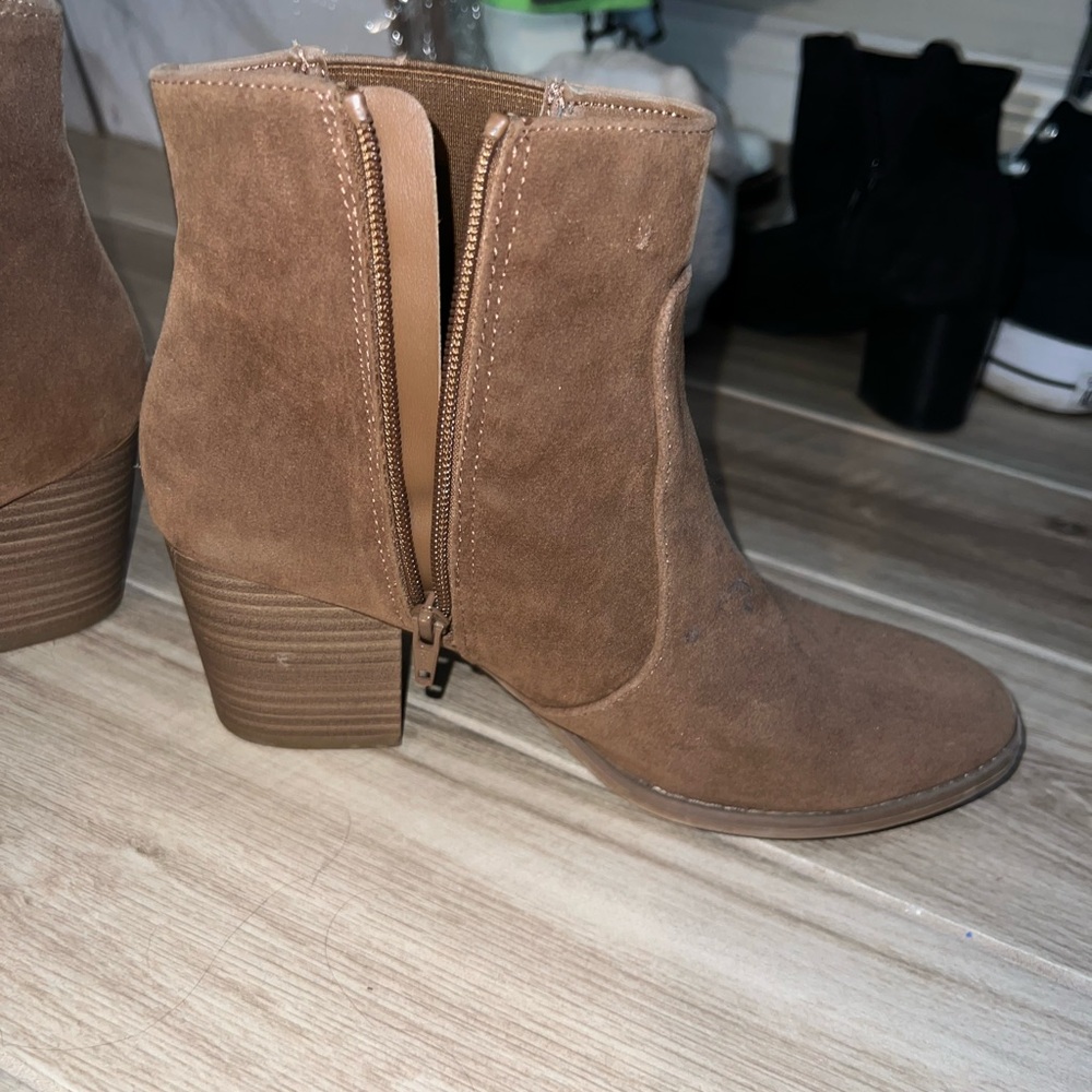 Universal Threads brown boot heals - Picture 5 of 10